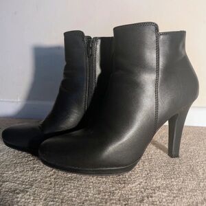 Elegant Black Heeled Boots